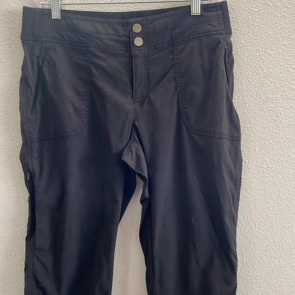Athleta Trekkie Capri Hiking Trail Pants Size 8 - Picture 2 of 10